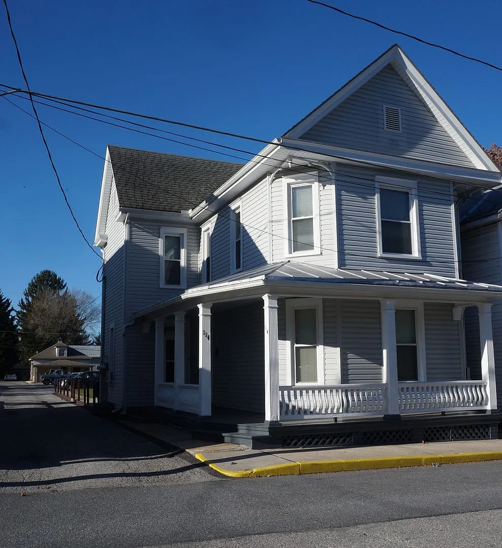 114 N Penn St — Photo 1