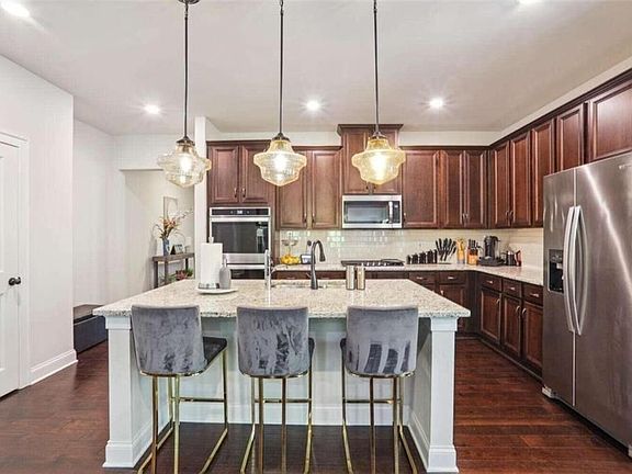 4th image of 1122 Hibiscus Way