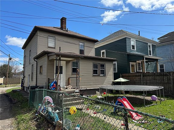 3rd image of 605 McDowell Ave