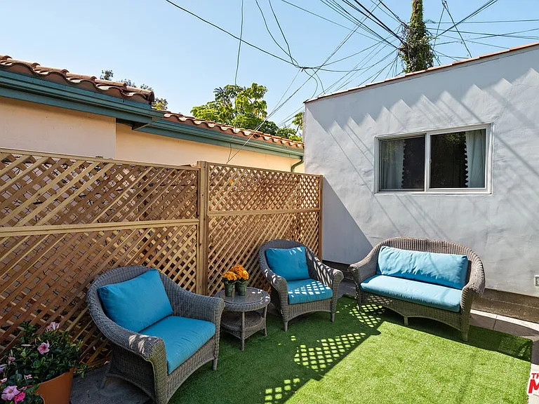 845 1/2 N Kilkea Dr — Photo 12