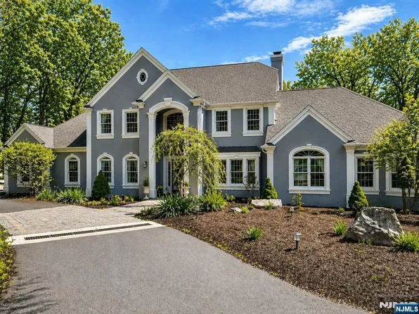 4 Deer Trl, Kinnelon, NJ 07405