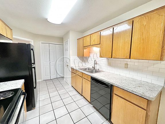 4th image of 1004 W Avenue B