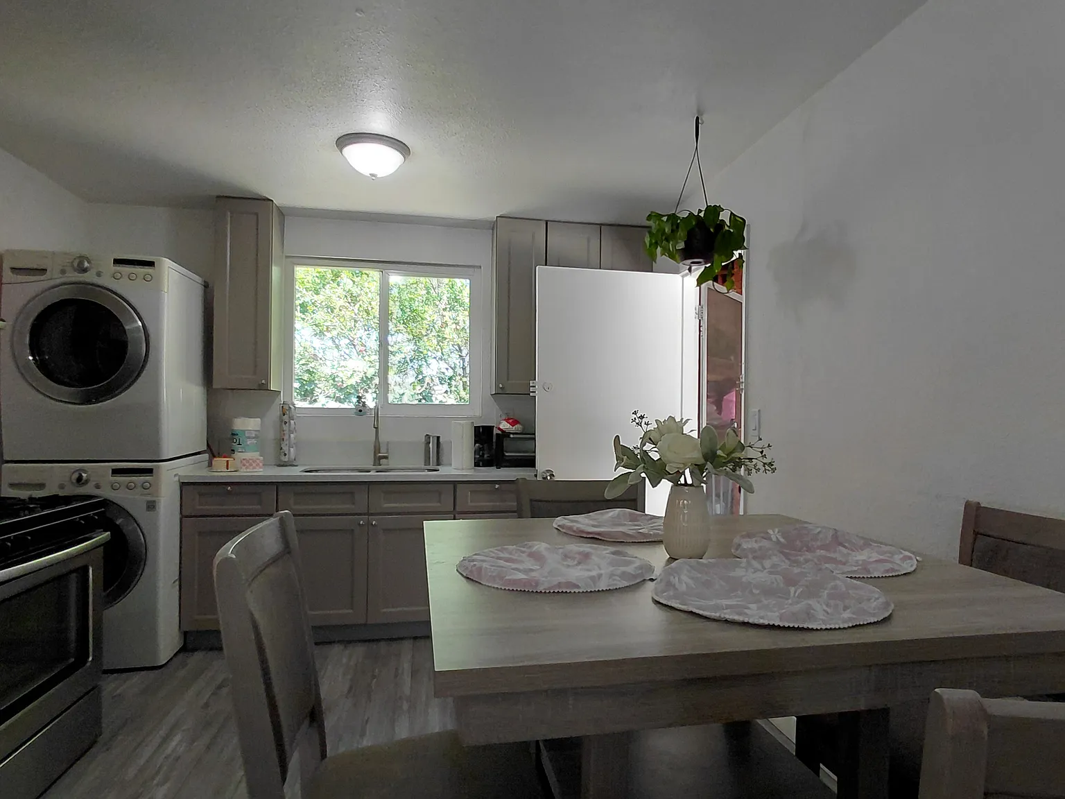 2 bed, 960 sqft, $3,000 — Photo 3