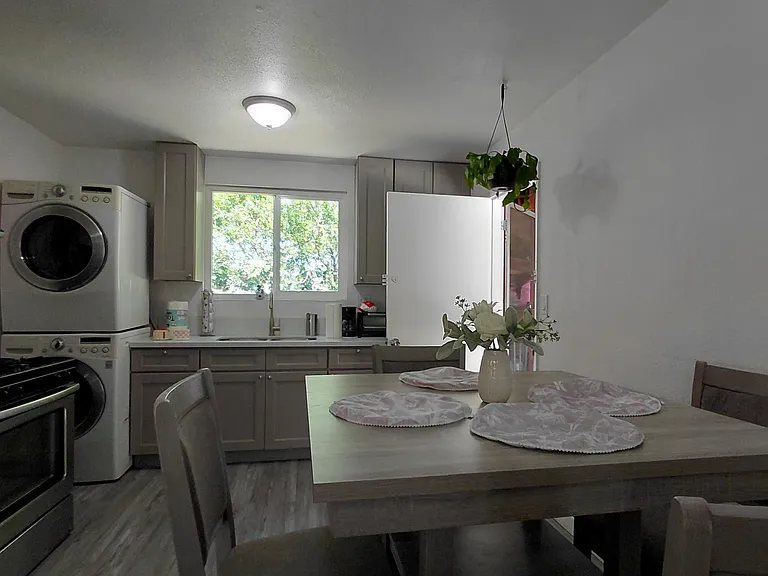 4824 1/4 E Live Oak St — Photo 3