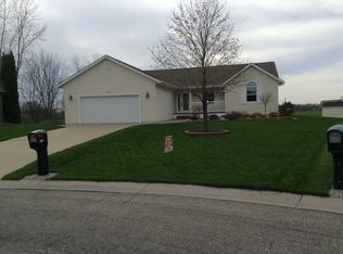 1127 Oakdale Cir W, Freeland, MI 48623
