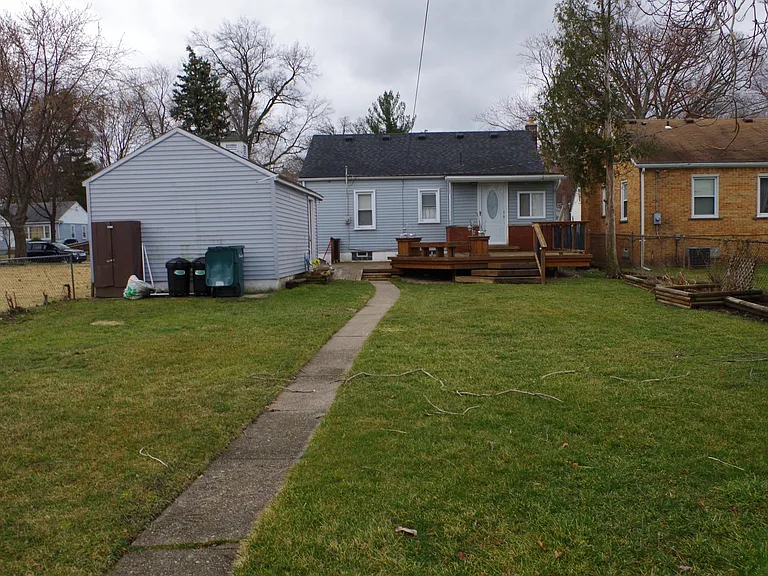 23036 Columbia St — Photo 5