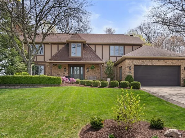 7951 Timber Ridge Dr, North Royalton, OH 44133