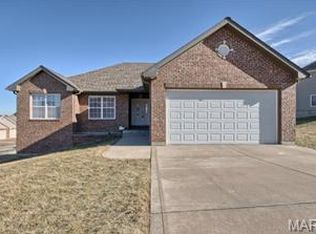 2851 Fox Trotter Ln, Washington, MO 63090