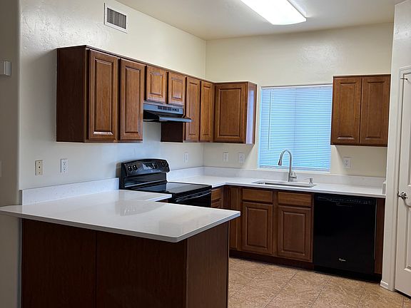 4th image of 3045 N Estrella Ave