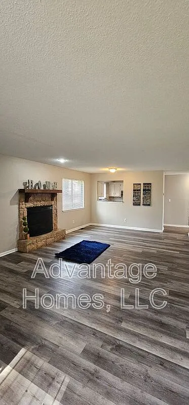 3 bed, 2.0 bath, $1,695 — Photo 1