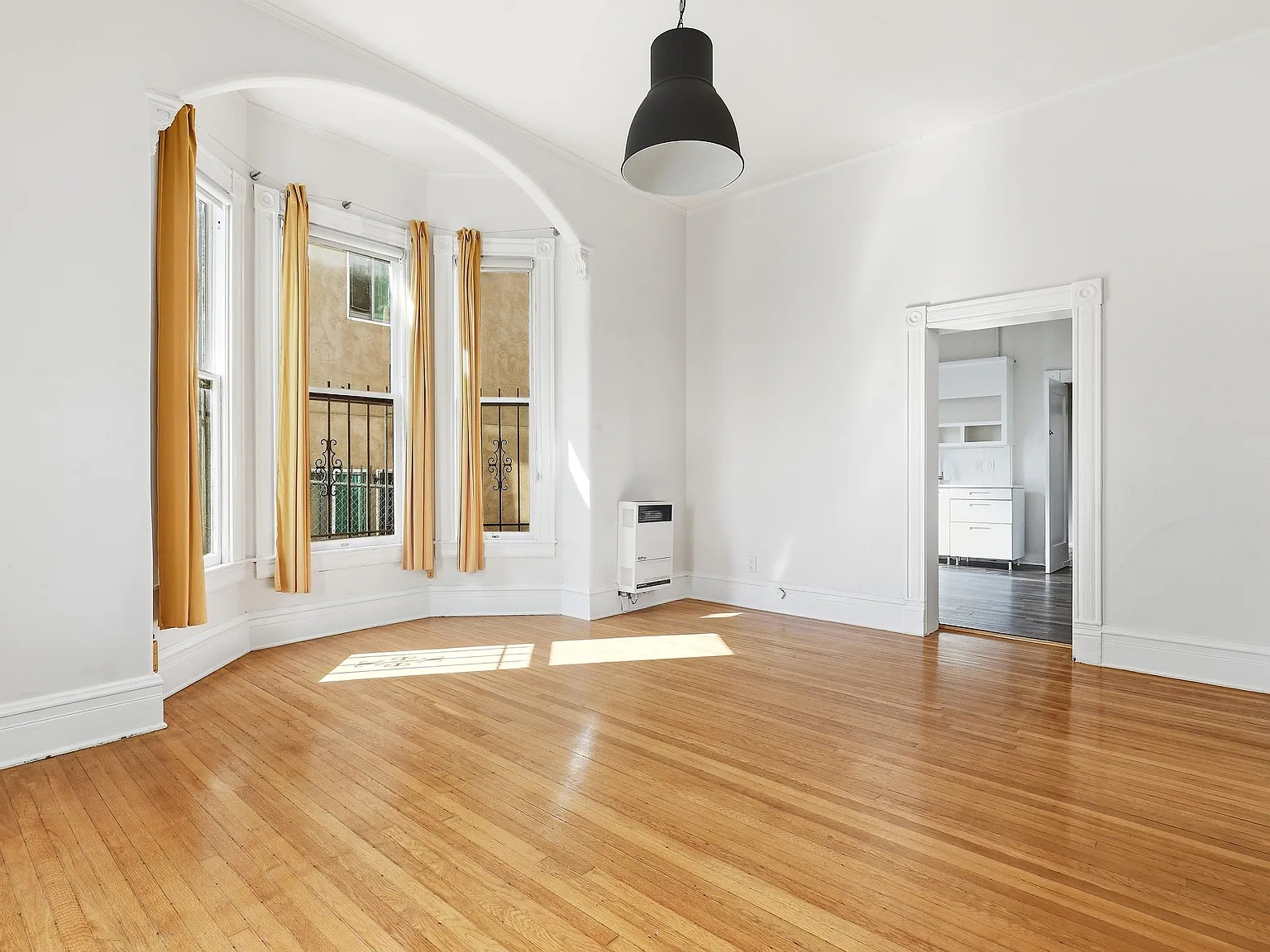 2 bed, 950 sqft, $2,995 — Photo 4