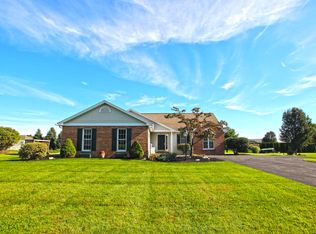 5759 Crescent Dr, Schnecksville, PA 18078