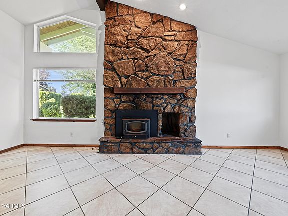 4th image of 1701 S 72nd Ave