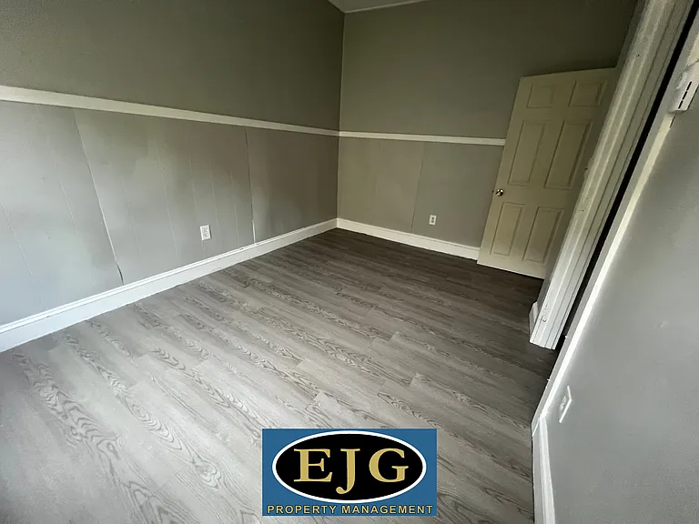 211 Pine St #1 — Photo 6