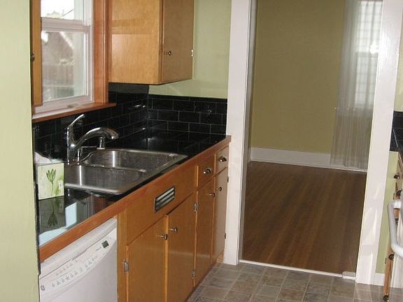 5th image of 2810 N Union Ave