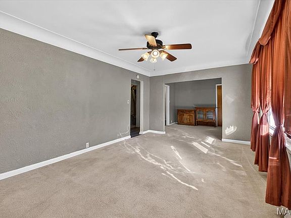 3rd image of 13 Sandridge Dr
