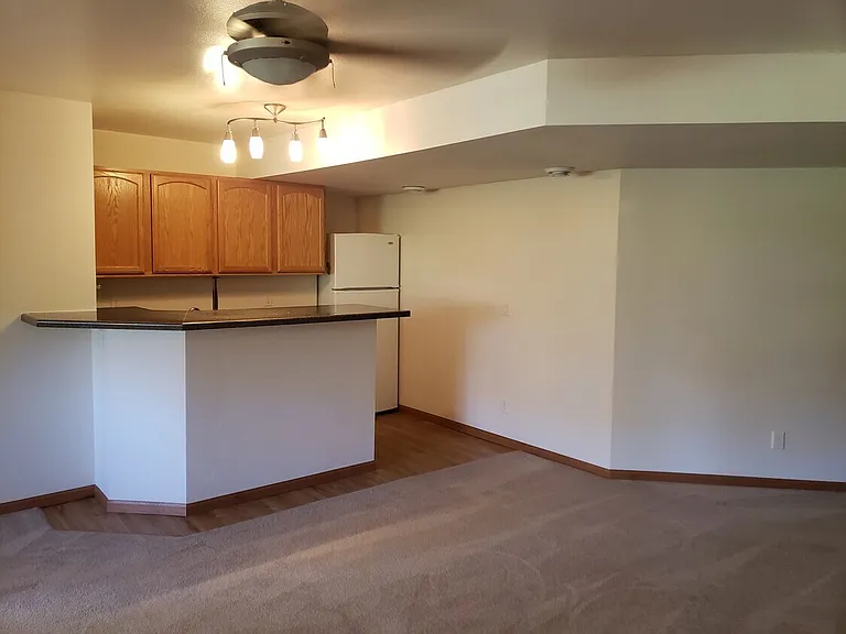 105 E School Rd — Photo 11