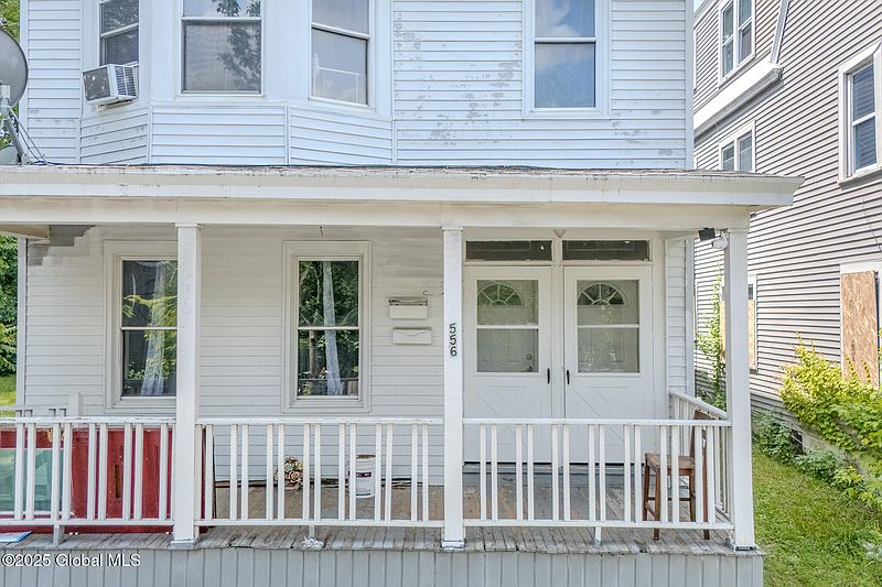 2nd image of 556 N Pearl Street