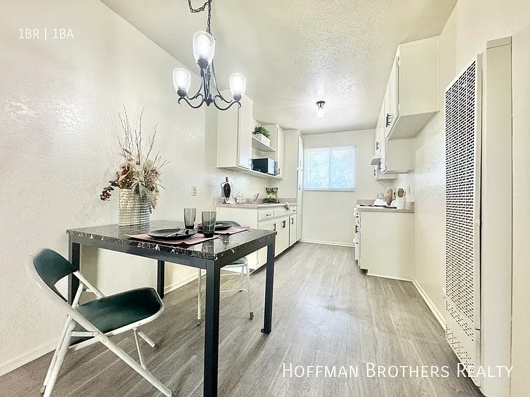 18545 Burbank Blvd #20 — Photo 3