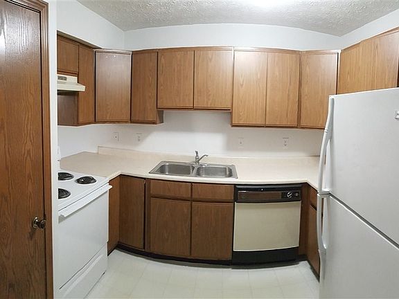 3rd image of 613 Clarinet Blvd E #613