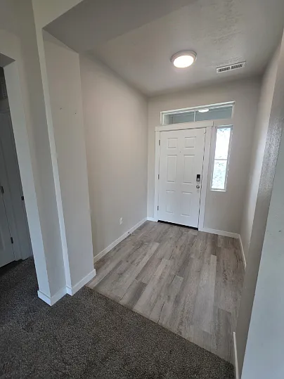 1720 SW Gabar Ct — Photo 2