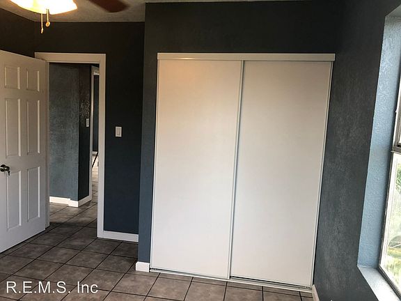 5th image of 916 N Sloan Ave APT E
