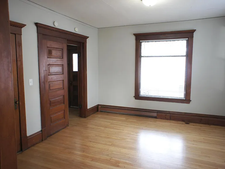 960 27th Ave NE #2 — Photo 4