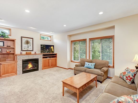 5th image of 1151 Goldfinch Dr
