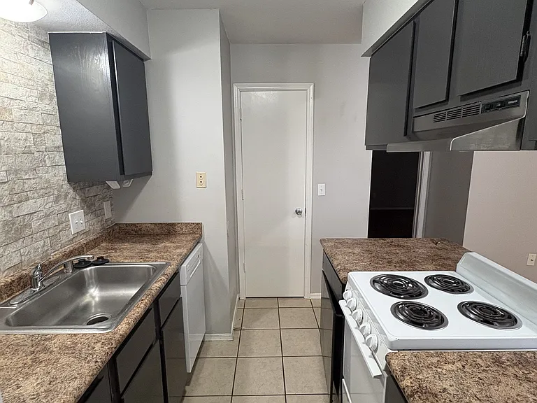 203 S Baggett St #10 — Photo 1