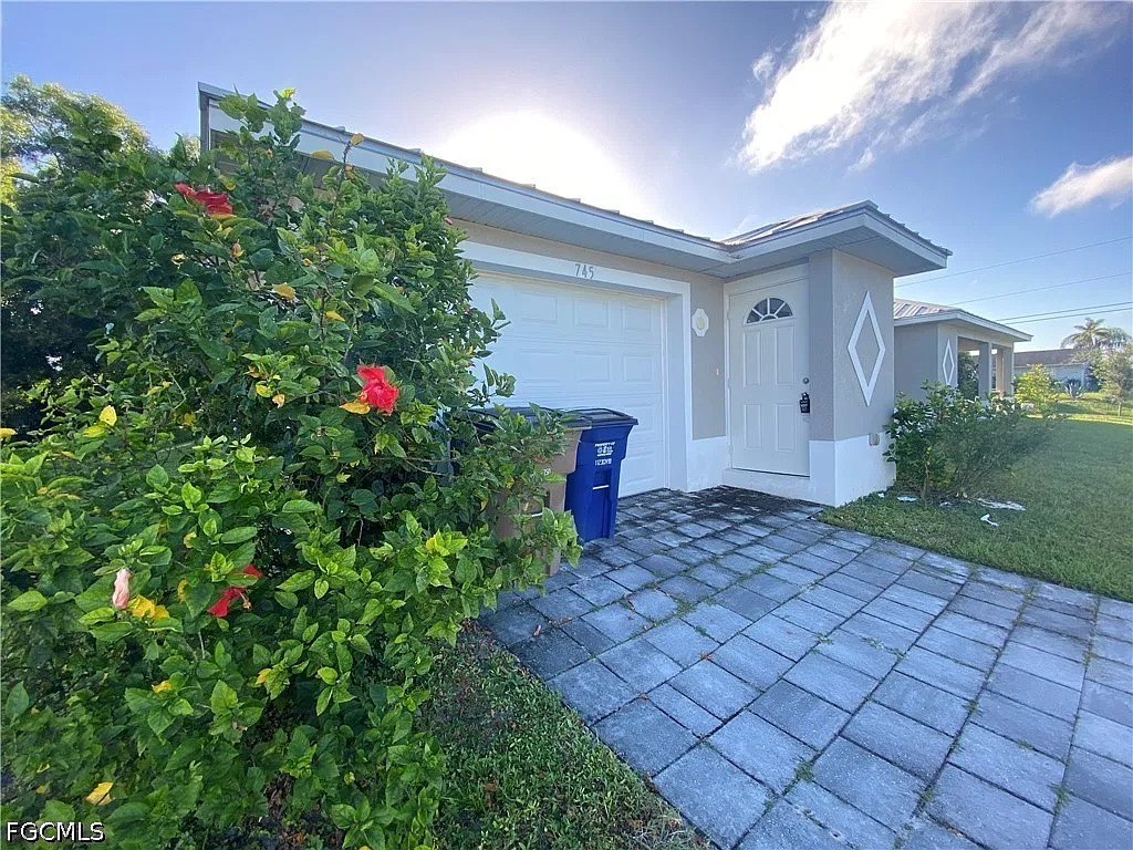 3 bed, 2.0 bath, 1200 sqft, $1,395 — Photo 2