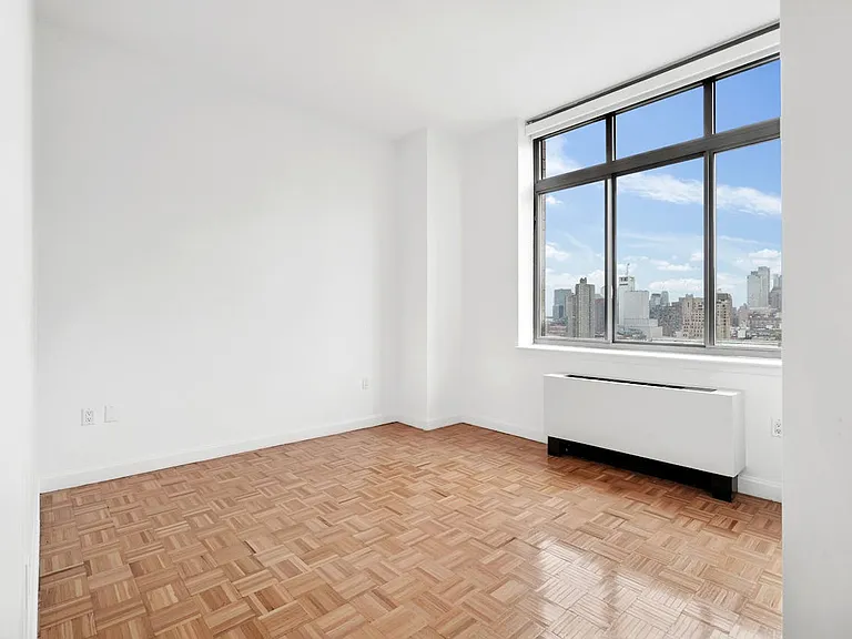 360 W 43rd St #S23A — Photo 9