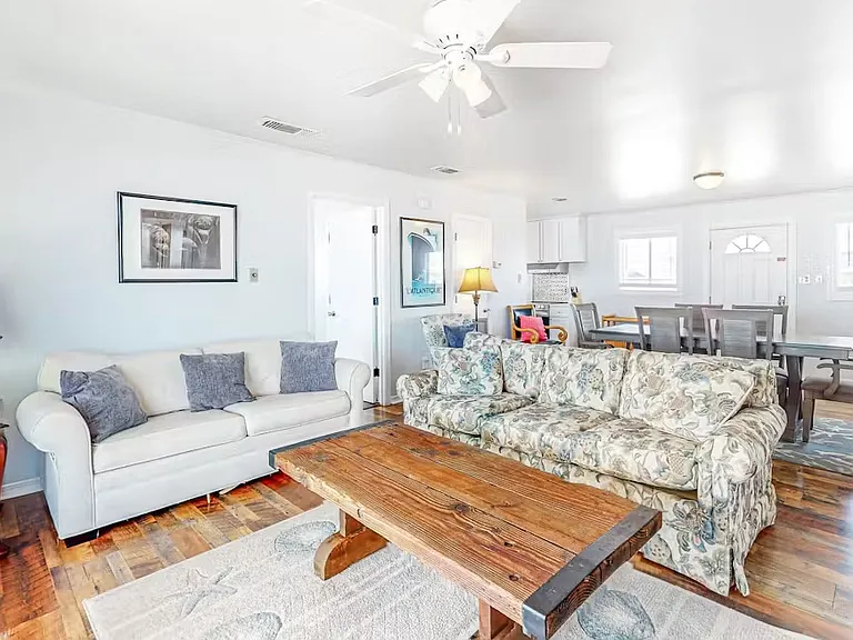 5994 Beach Blvd — Photo 17