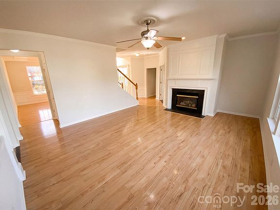 3rd image of 10803 Fountaingrove Dr