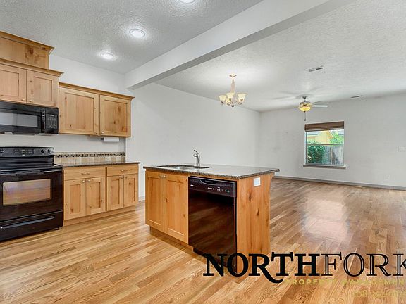 4th image of 2107 S Leadville Ave