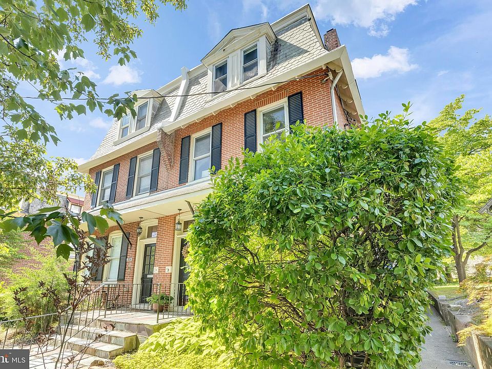 1st image of 1306 W 9th St