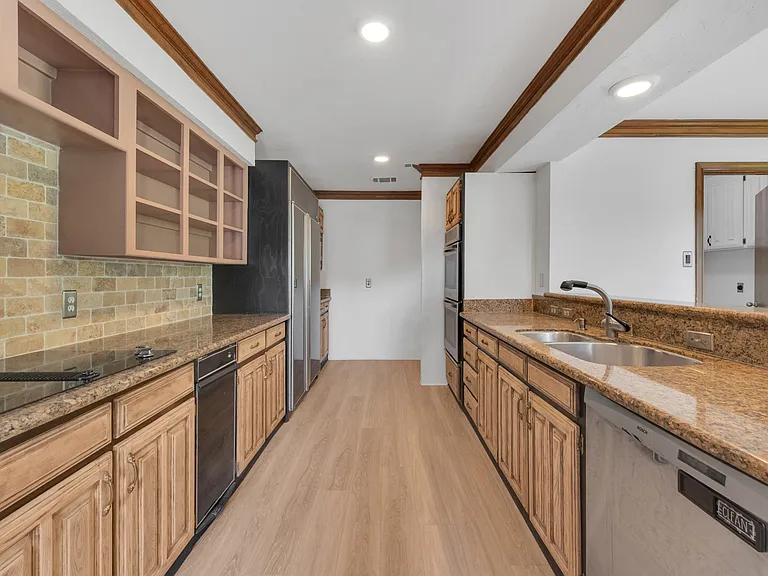 543 Indian Creek Dr — Photo 11