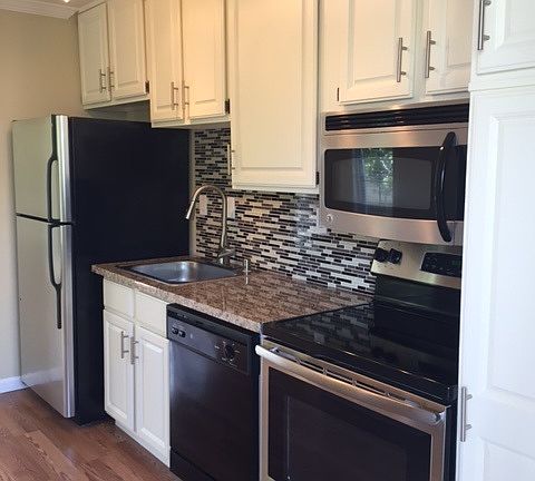 5th image of 1221 Oak Grove Ave