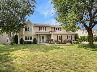W226N2769 Foxwood Ln, Waukesha, WI 53186