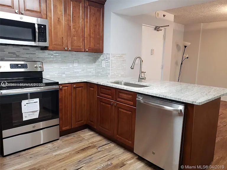 104 SW 9th St #304 — Photo 5