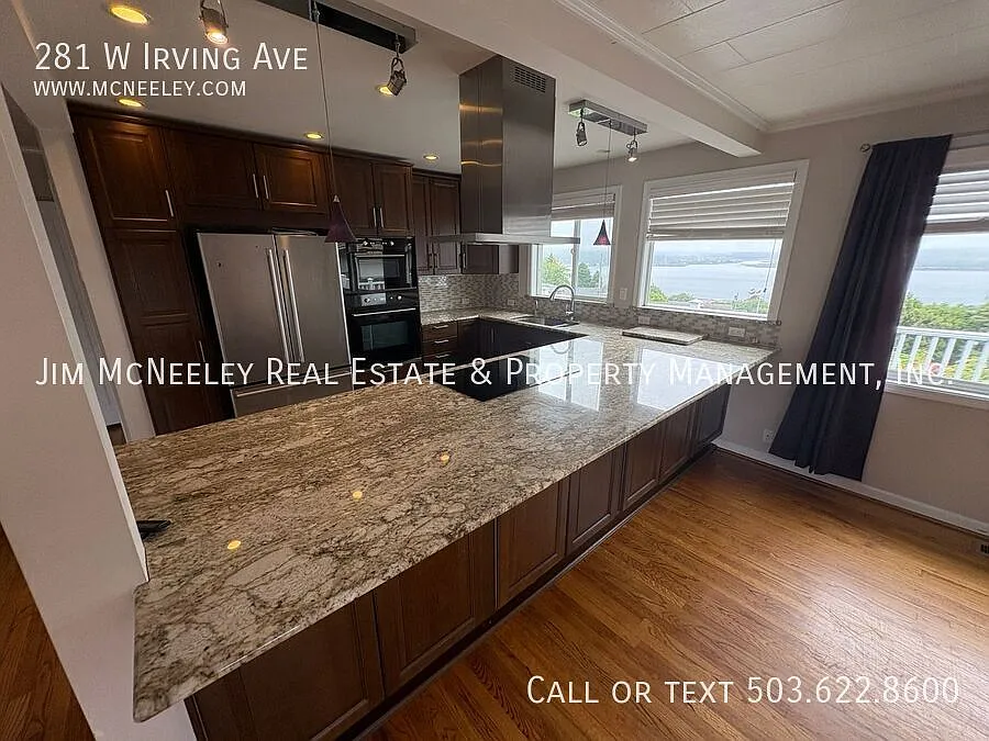 Astoria Home with Bay Views, Spa-Like Bath & Beautiful Kitchen — Photo 4