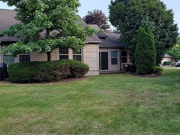 2nd image of 129 N Aspen Ct Unit 1