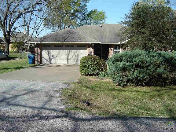 3rd image of 315 Hanks St