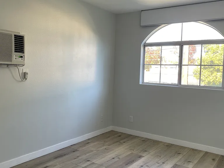 4770 York Blvd. — Photo 19