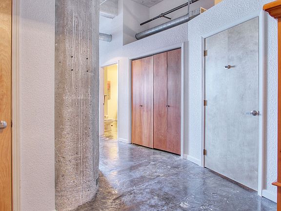 4th image of 321 W 7th St APT 406