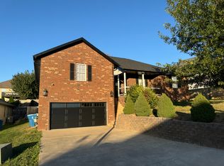 711 E Mining Camp Rd, Nixa, MO 65714