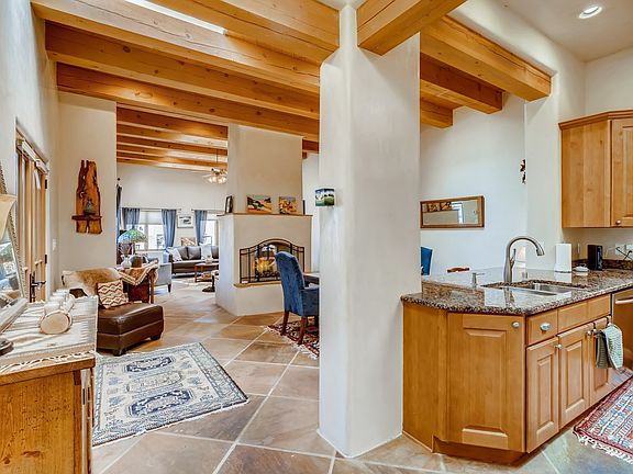 4th image of 10 Camino Botanica