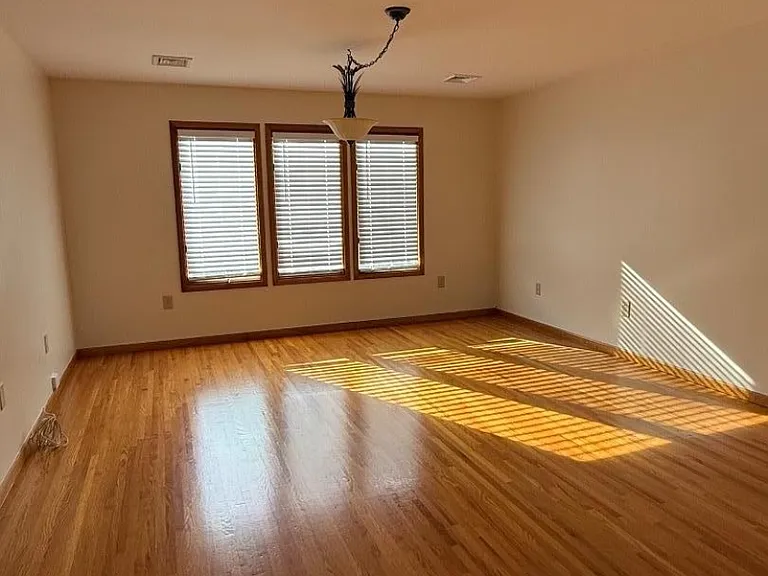 76 Van Buren St #2 — Photo 3