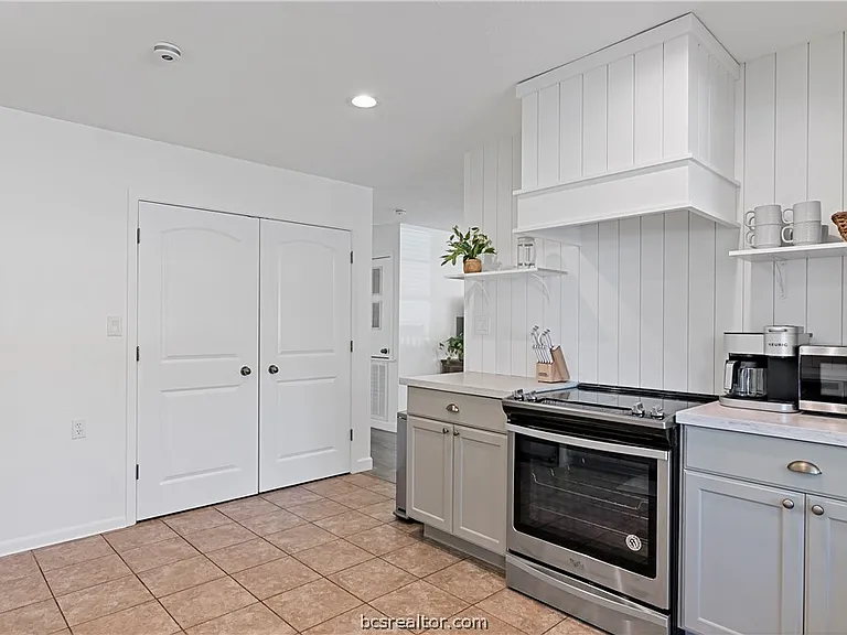 116 Richards St — Photo 17