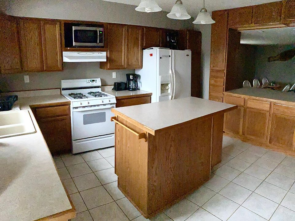1st image of 15506 Basswood Ave