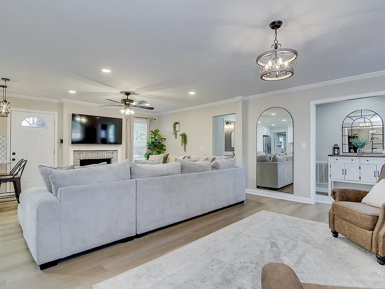 226 Thread Needle Rd E — Photo 8